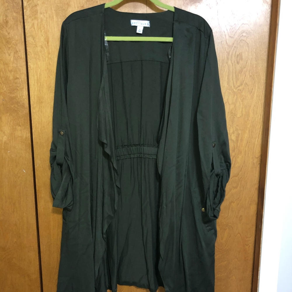 Army green 3/4 rolled sleeve jacket w/ pockets